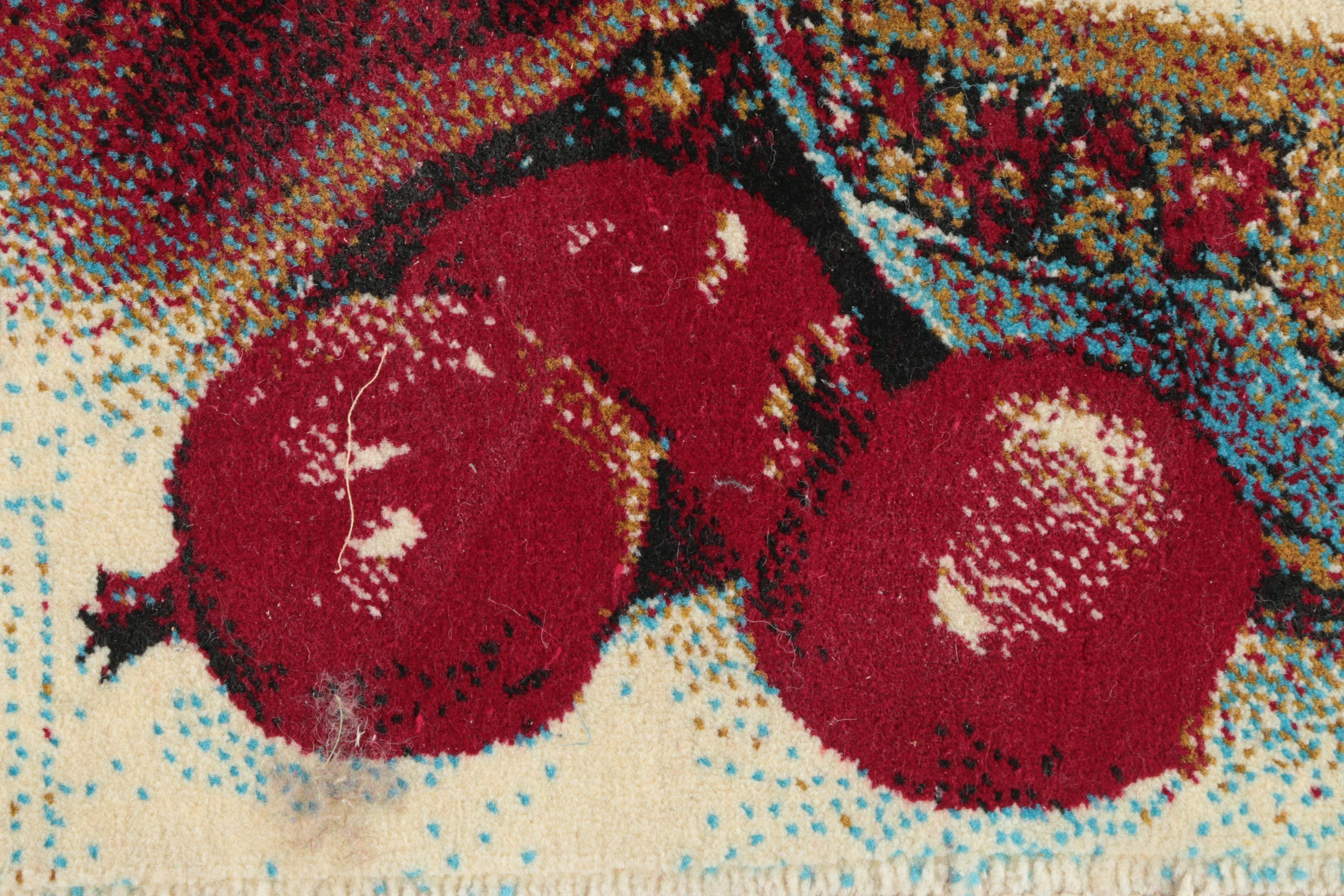 Machine Made Pictorial Accent Rug