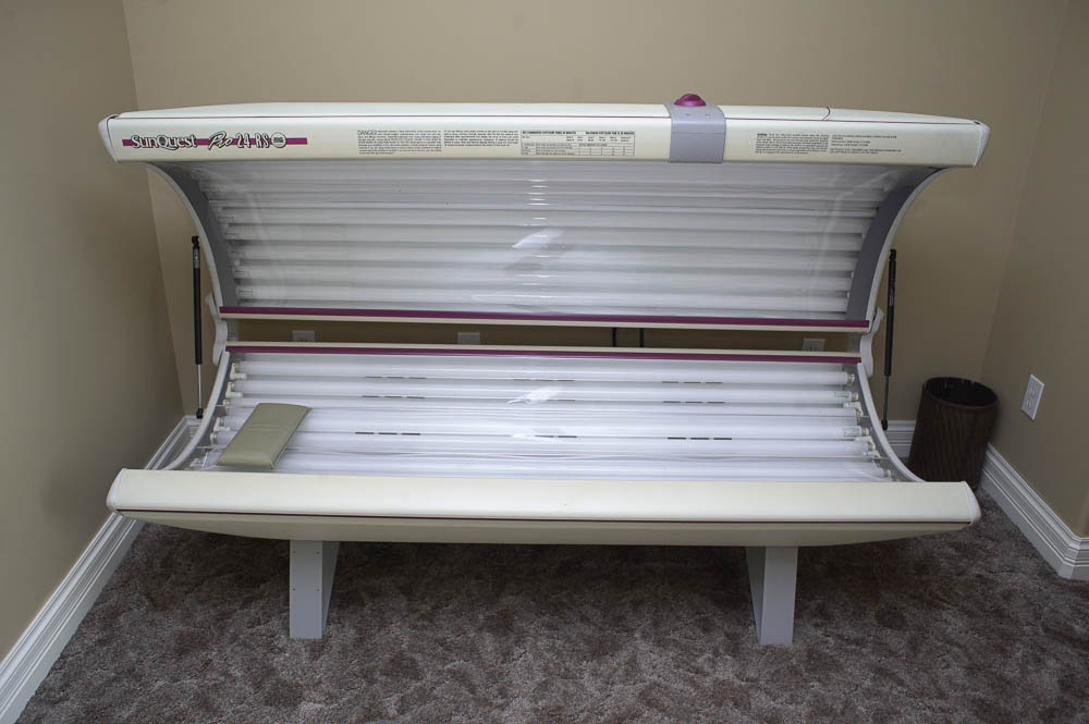 SunQuest Pro 24RS Tanning Bed by Wolff System