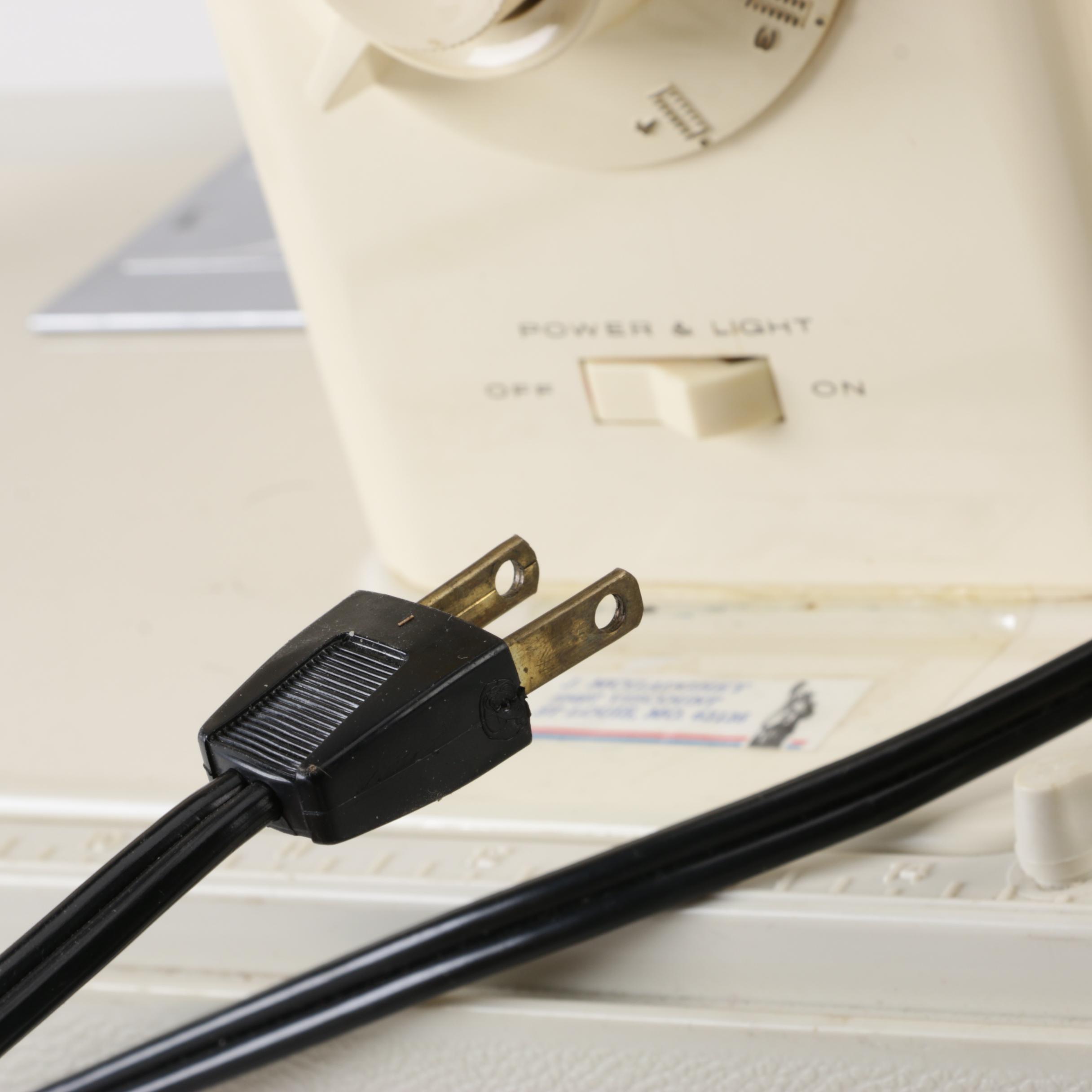 Vintage Singer "Fashion Mate 360" Portable Sewing Machine