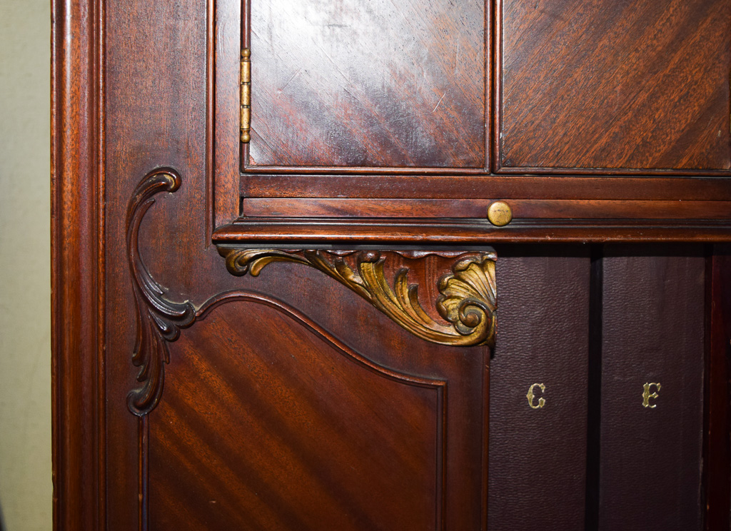 Circa 1909 Victor Victrola Deluxe Model VV-XX with Records