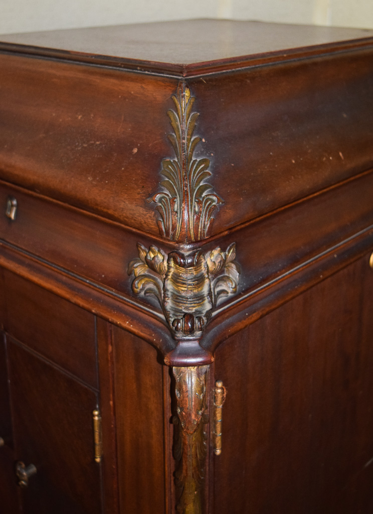 Circa 1909 Victor Victrola Deluxe Model VV-XX with Records