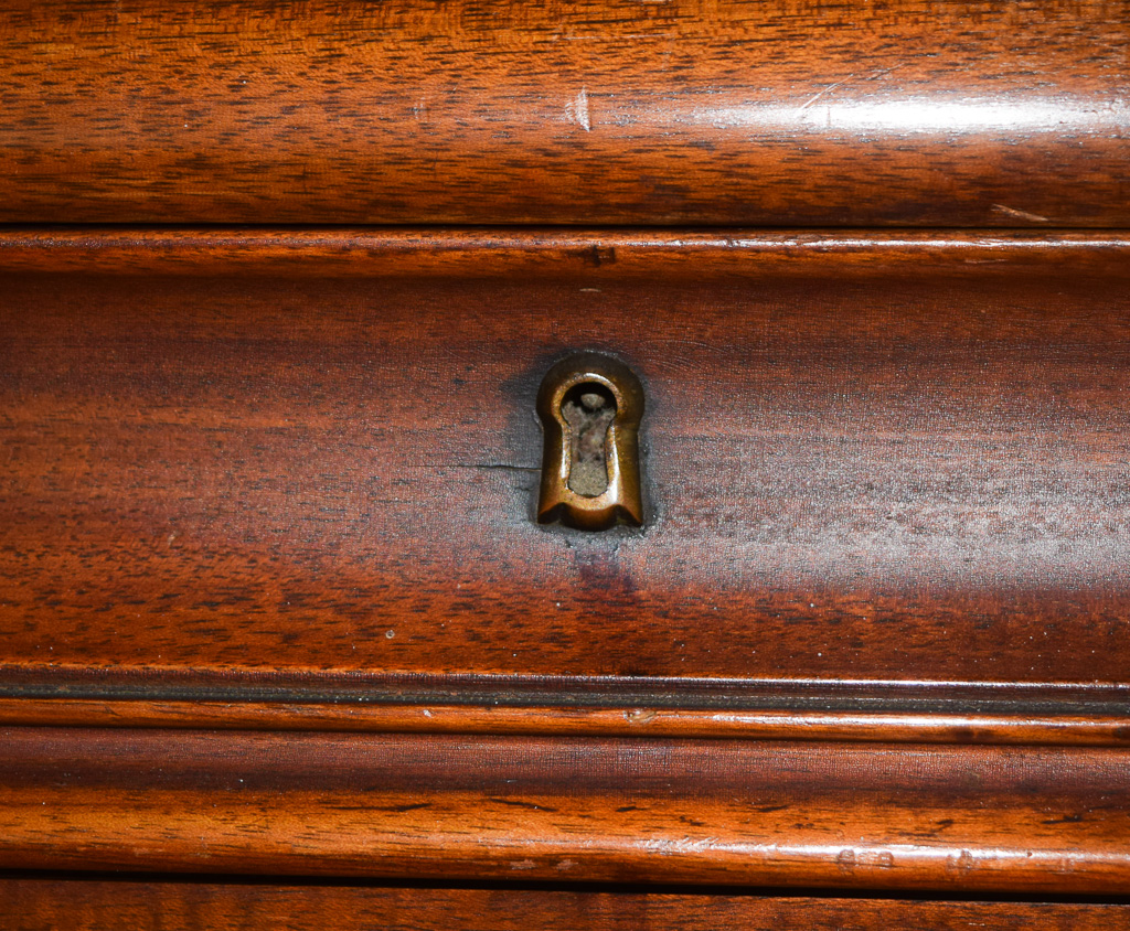 Circa 1909 Victor Victrola Deluxe Model VV-XX with Records