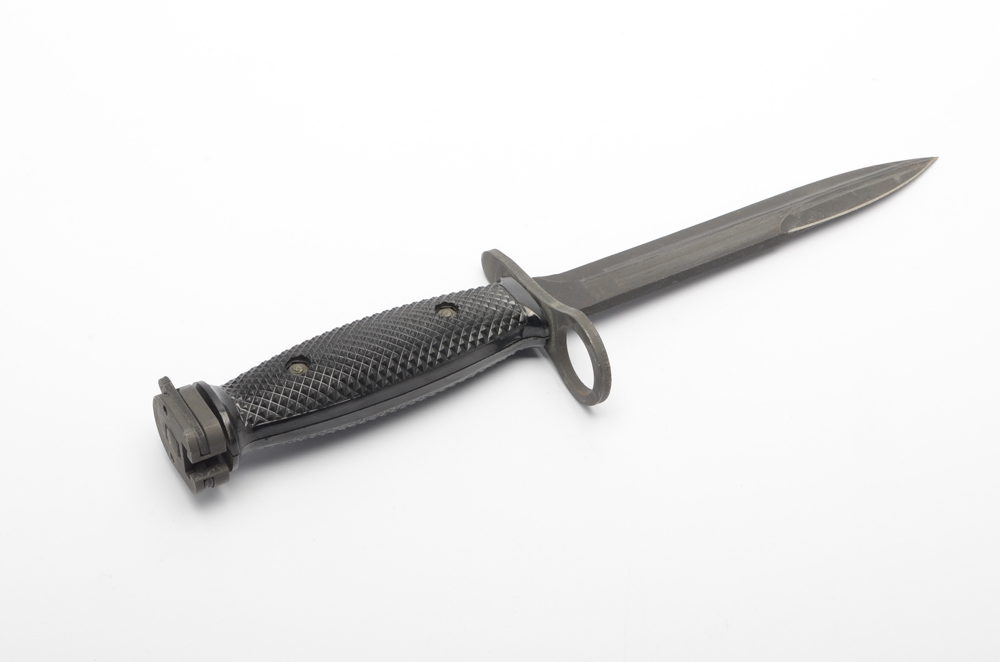 Contemporary US Military Grade Knife Selection