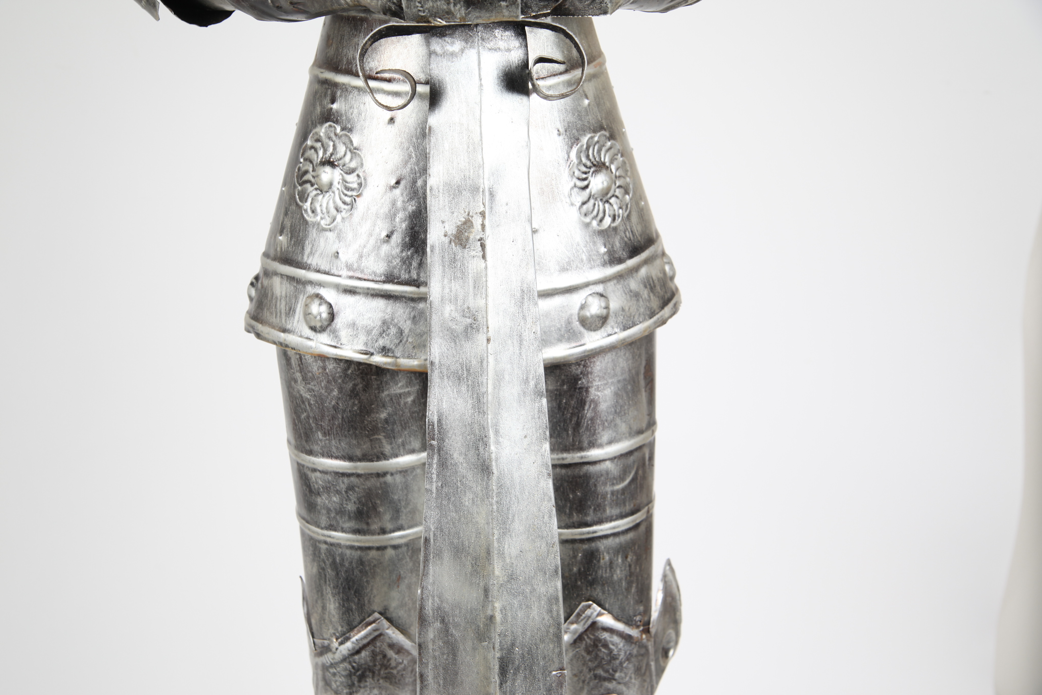 Tin Knight's Suit of Armor Statue