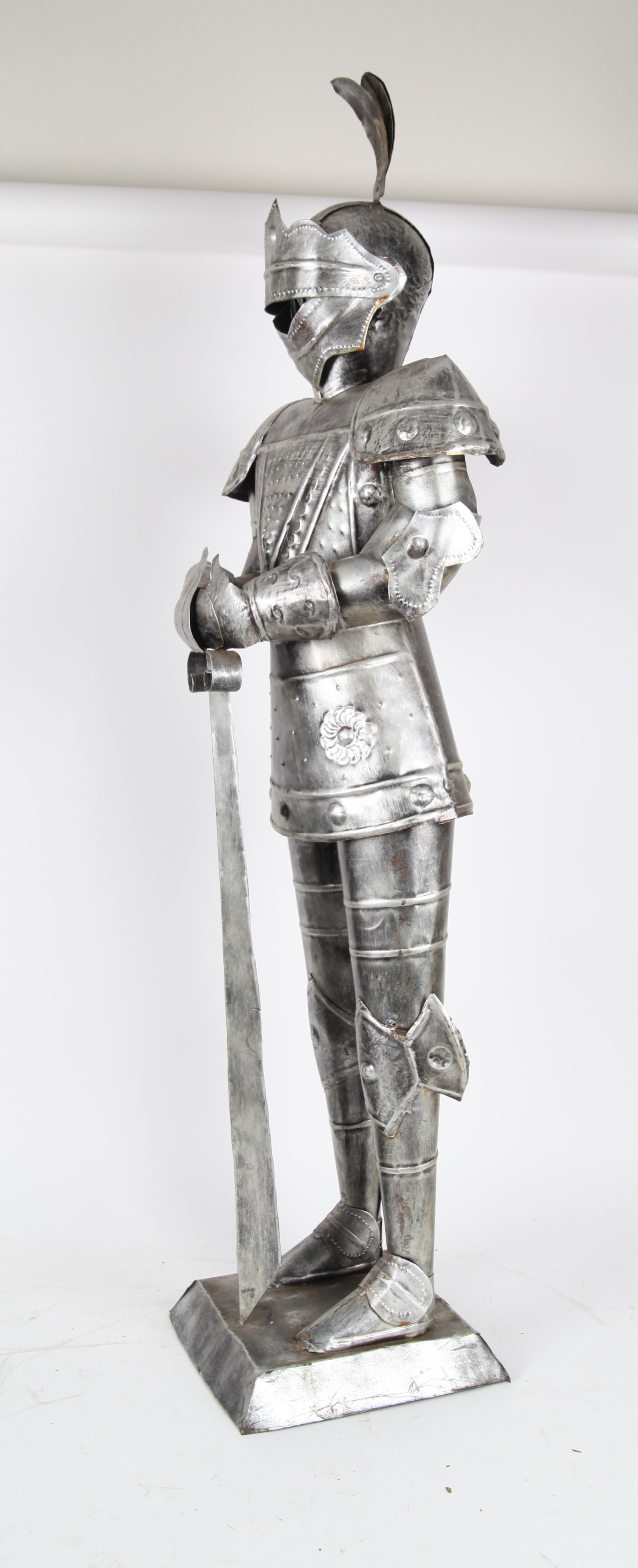 Tin Knight's Suit of Armor Statue
