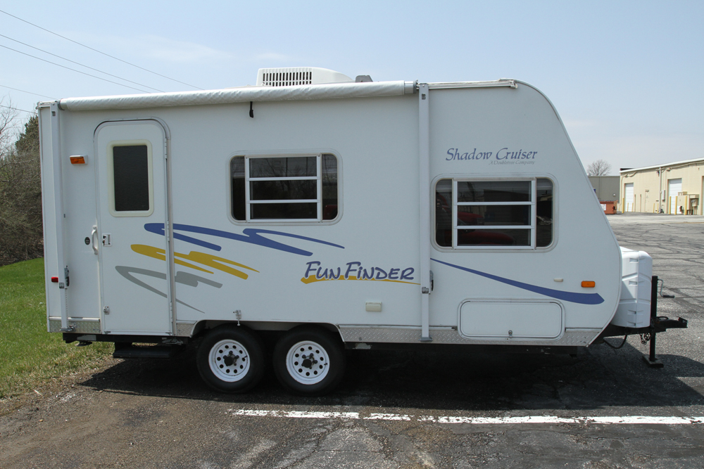 2005 Shadow Cruiser Fun Finder Model T-189FBR Tandem Travel Trailer