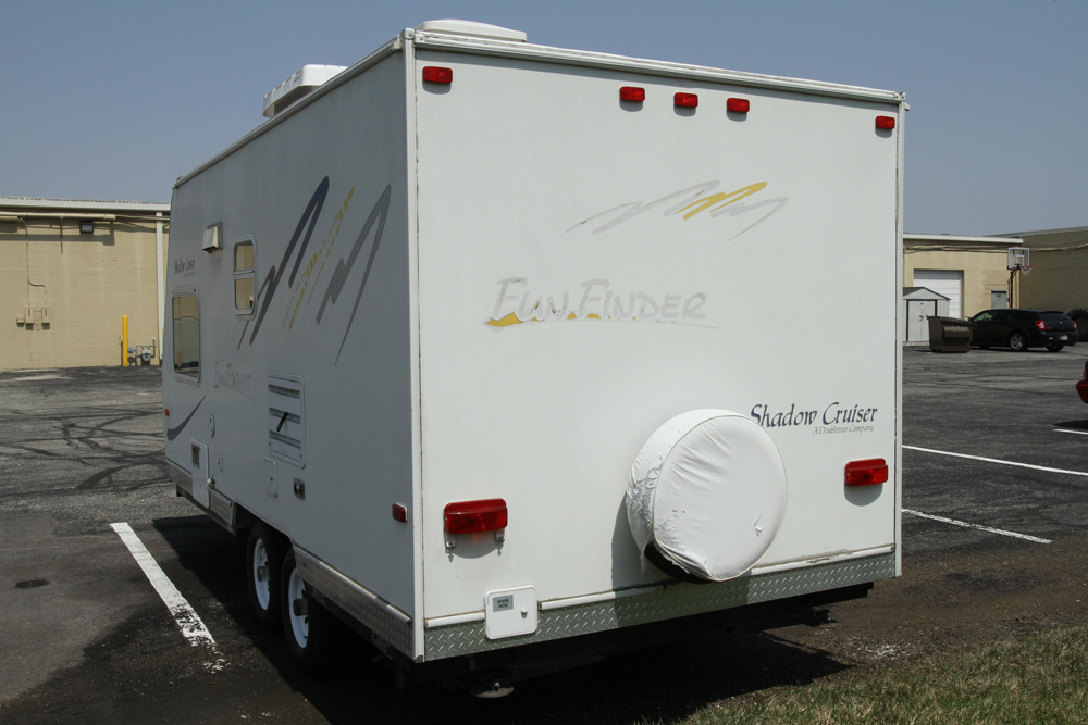 2005 Shadow Cruiser Fun Finder Model T-189FBR Tandem Travel Trailer