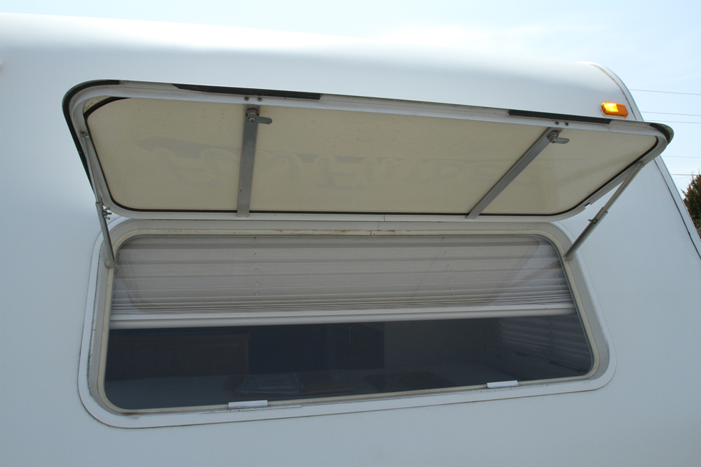 2005 Shadow Cruiser Fun Finder Model T-189FBR Tandem Travel Trailer