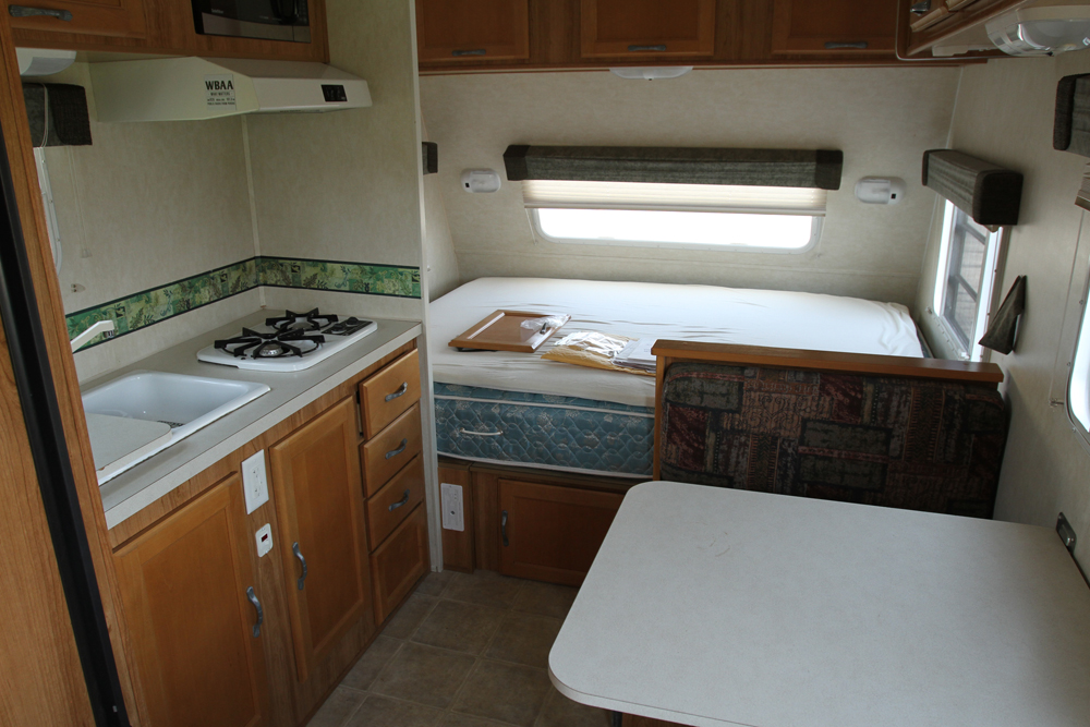 2005 Shadow Cruiser Fun Finder Model T-189FBR Tandem Travel Trailer