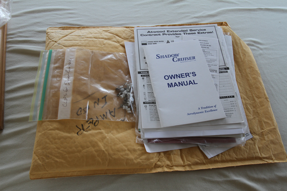 2005 Shadow Cruiser Fun Finder Model T-189FBR Tandem Travel Trailer