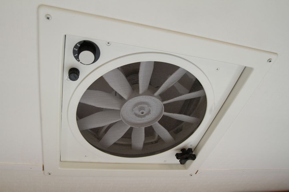 2005 Shadow Cruiser Fun Finder Model T-189FBR Tandem Travel Trailer