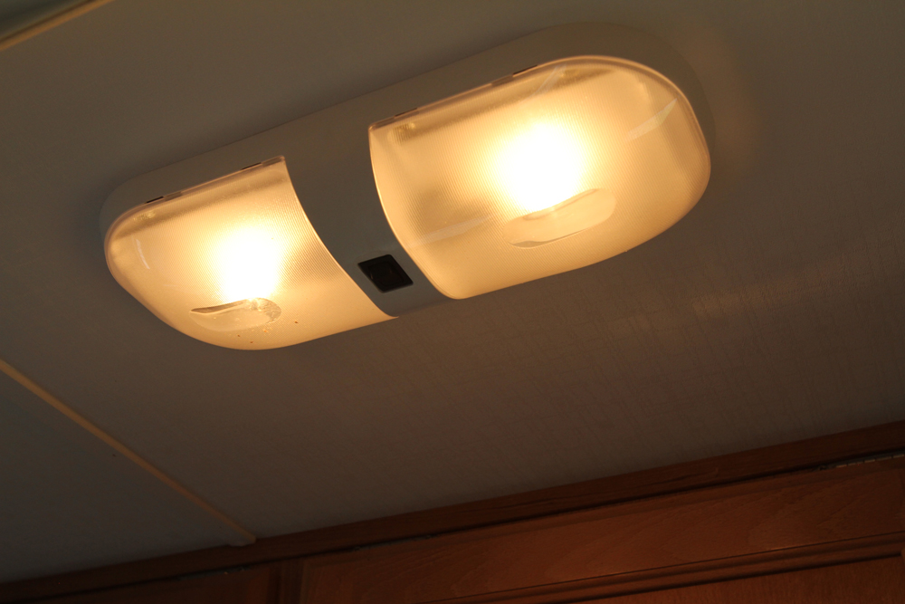 2005 Shadow Cruiser Fun Finder Model T-189FBR Tandem Travel Trailer