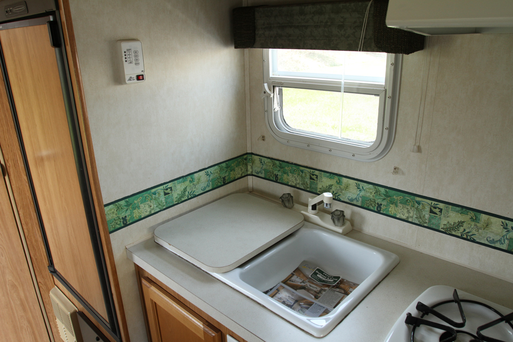 2005 Shadow Cruiser Fun Finder Model T-189FBR Tandem Travel Trailer