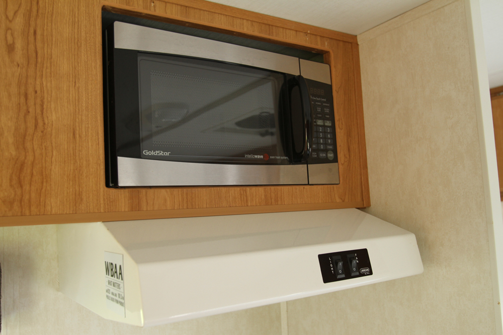 2005 Shadow Cruiser Fun Finder Model T-189FBR Tandem Travel Trailer