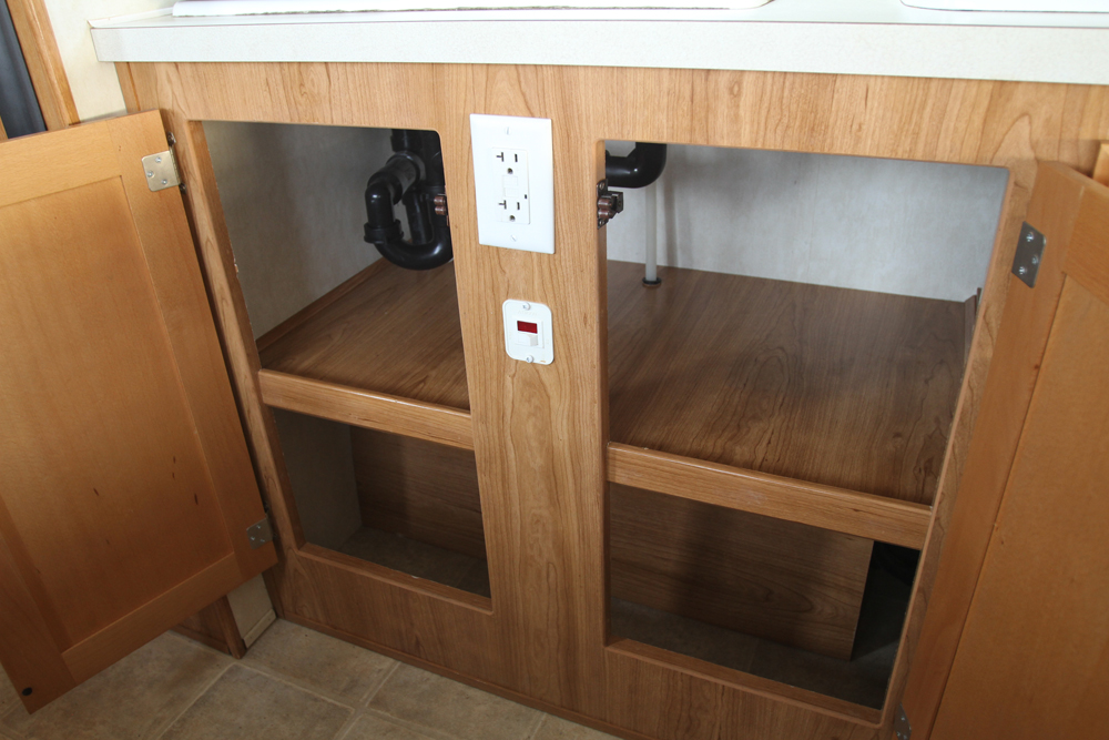 2005 Shadow Cruiser Fun Finder Model T-189FBR Tandem Travel Trailer