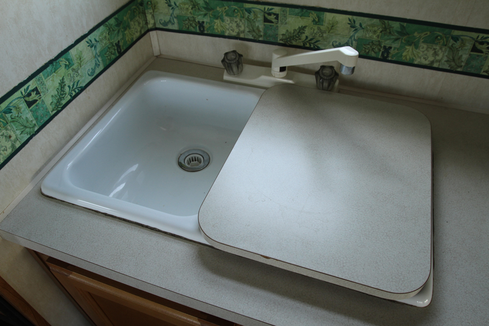 2005 Shadow Cruiser Fun Finder Model T-189FBR Tandem Travel Trailer