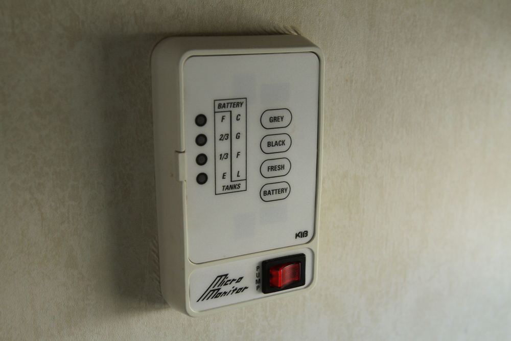 2005 Shadow Cruiser Fun Finder Model T-189FBR Tandem Travel Trailer