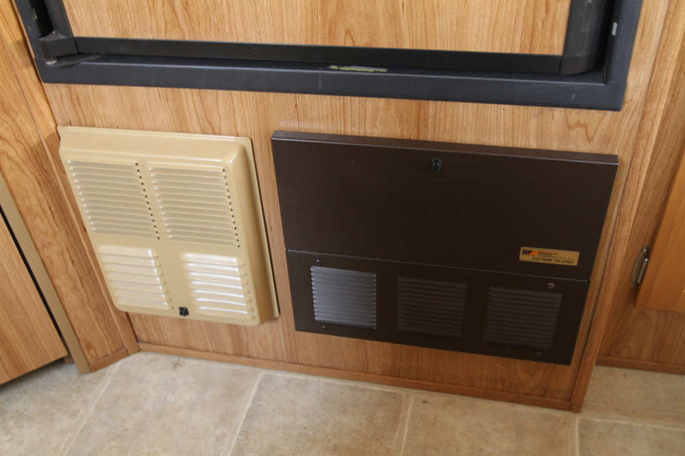 2005 Shadow Cruiser Fun Finder Model T-189FBR Tandem Travel Trailer