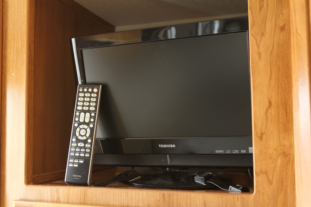 2005 Shadow Cruiser Fun Finder Model T-189FBR Tandem Travel Trailer