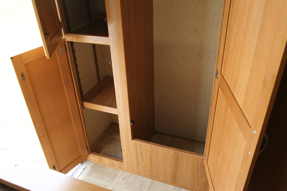 2005 Shadow Cruiser Fun Finder Model T-189FBR Tandem Travel Trailer