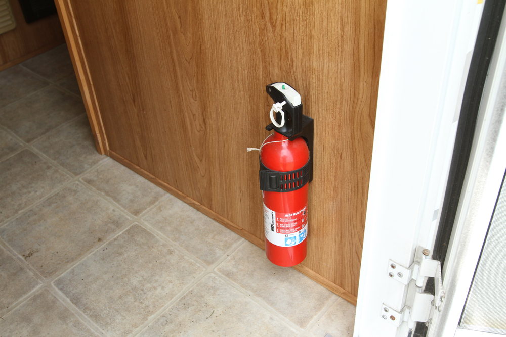 2005 Shadow Cruiser Fun Finder Model T-189FBR Tandem Travel Trailer