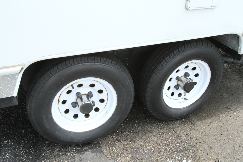 2005 Shadow Cruiser Fun Finder Model T-189FBR Tandem Travel Trailer