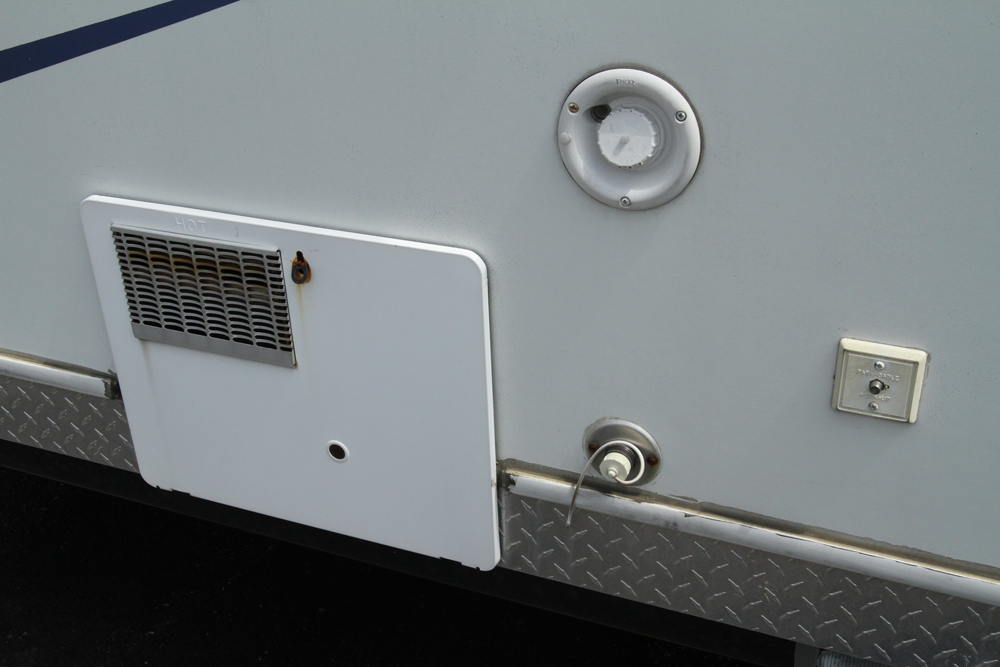 2005 Shadow Cruiser Fun Finder Model T-189FBR Tandem Travel Trailer