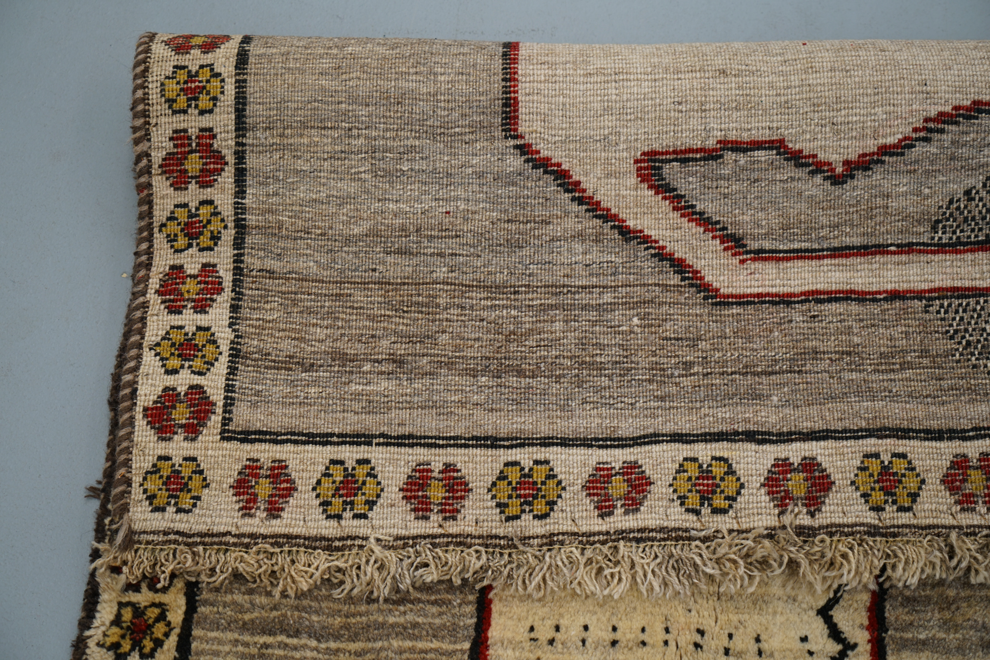 Hand-Knotted Gabbeh Figural Wool Area Rug