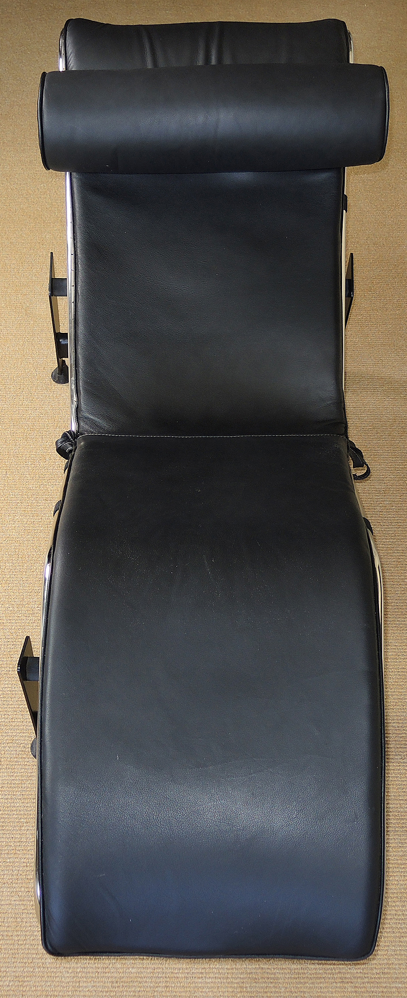 Le Corbusier Style LC4 Chaise Lounge Chair