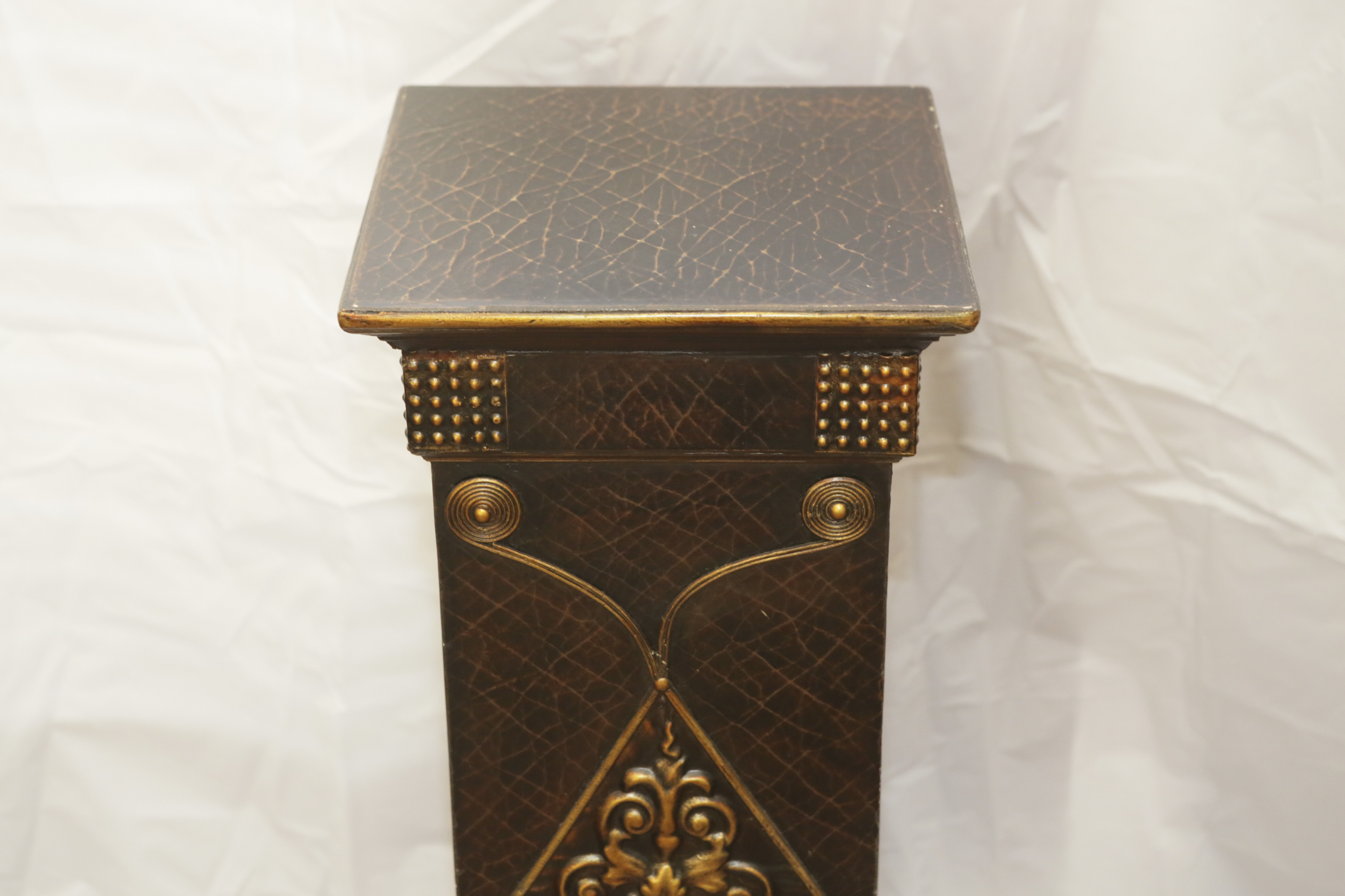 Vintage Neoclassical Style Pedestal