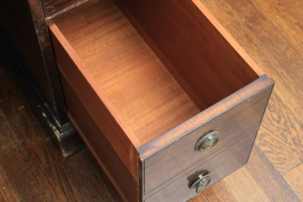 Vintage Federal Style Mahogany Kneehole Desk with Leather Top