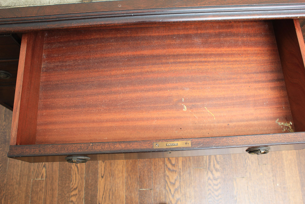 Vintage Federal Style Mahogany Kneehole Desk with Leather Top