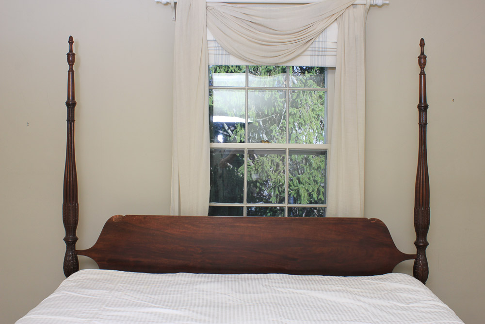 Vintage Mahogany Queen-Sized Four-Poster Bed Frame