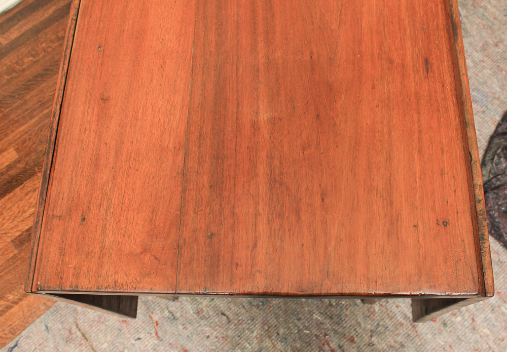 Antique Hepplewhite Mahogany Drop-Leaf Table