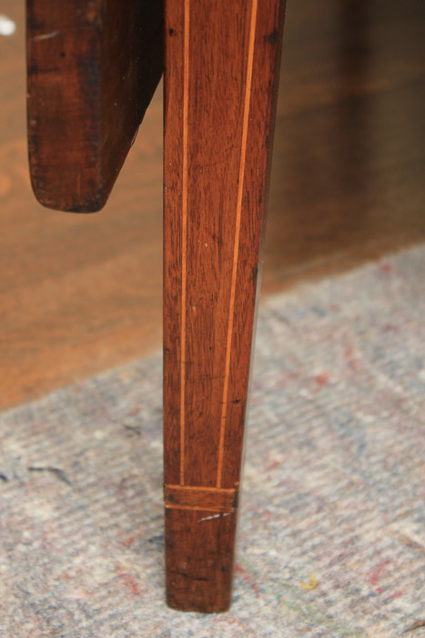 Antique Hepplewhite Mahogany Drop-Leaf Table