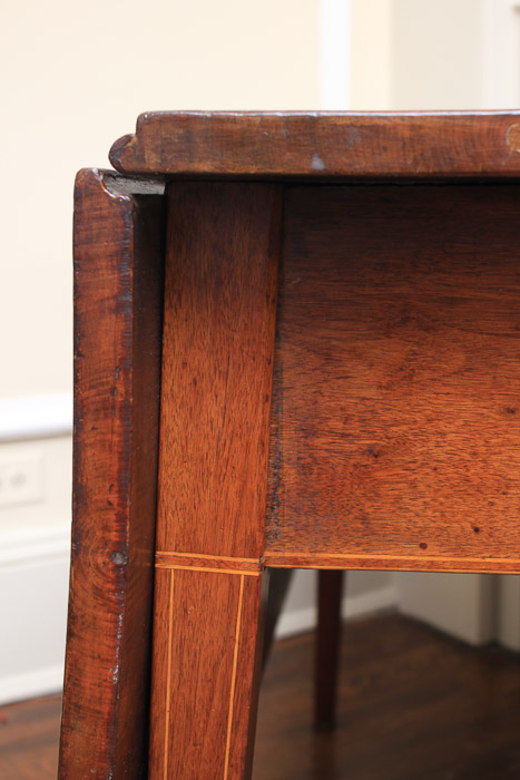 Antique Hepplewhite Mahogany Drop-Leaf Table