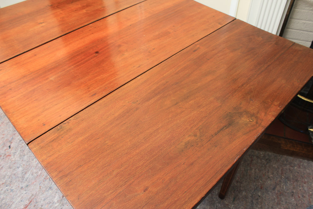 Antique Hepplewhite Mahogany Drop-Leaf Table