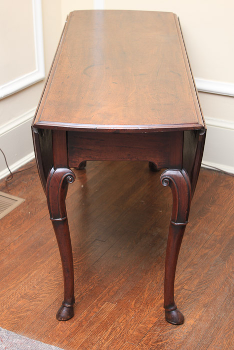 Antique English George III Mahogany Drop-Leaf Table