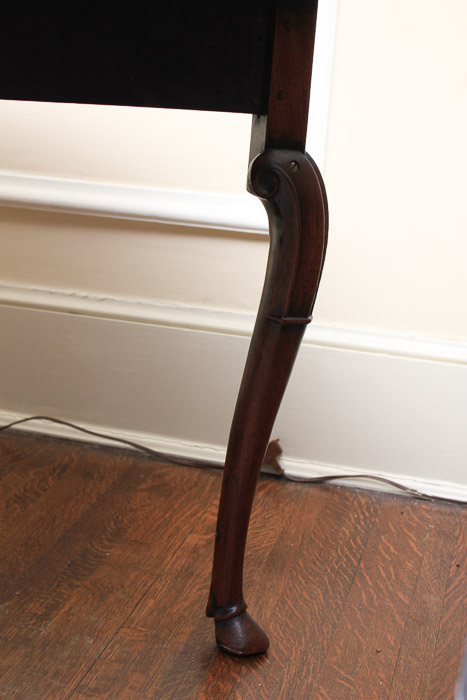 Antique English George III Mahogany Drop-Leaf Table