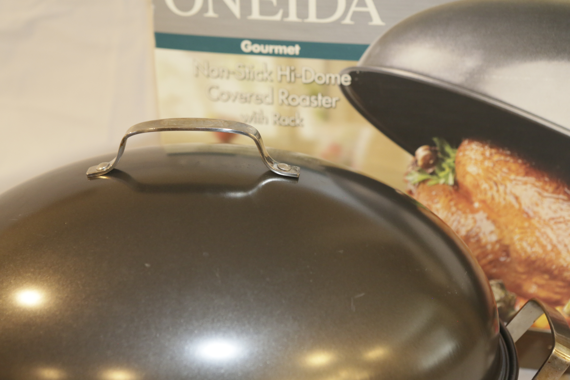 Oneida Gourmet Non-Stick Hi-Dome Covered Roaster with Rack