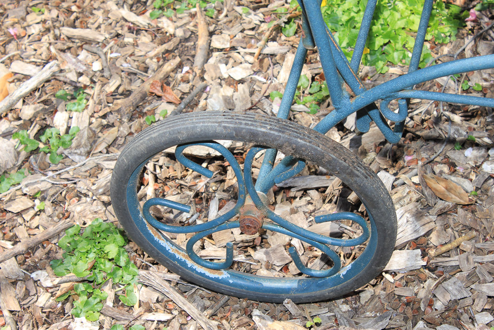 Metal Patio Table, Chairs, Chaise Lounge, and Bar Cart