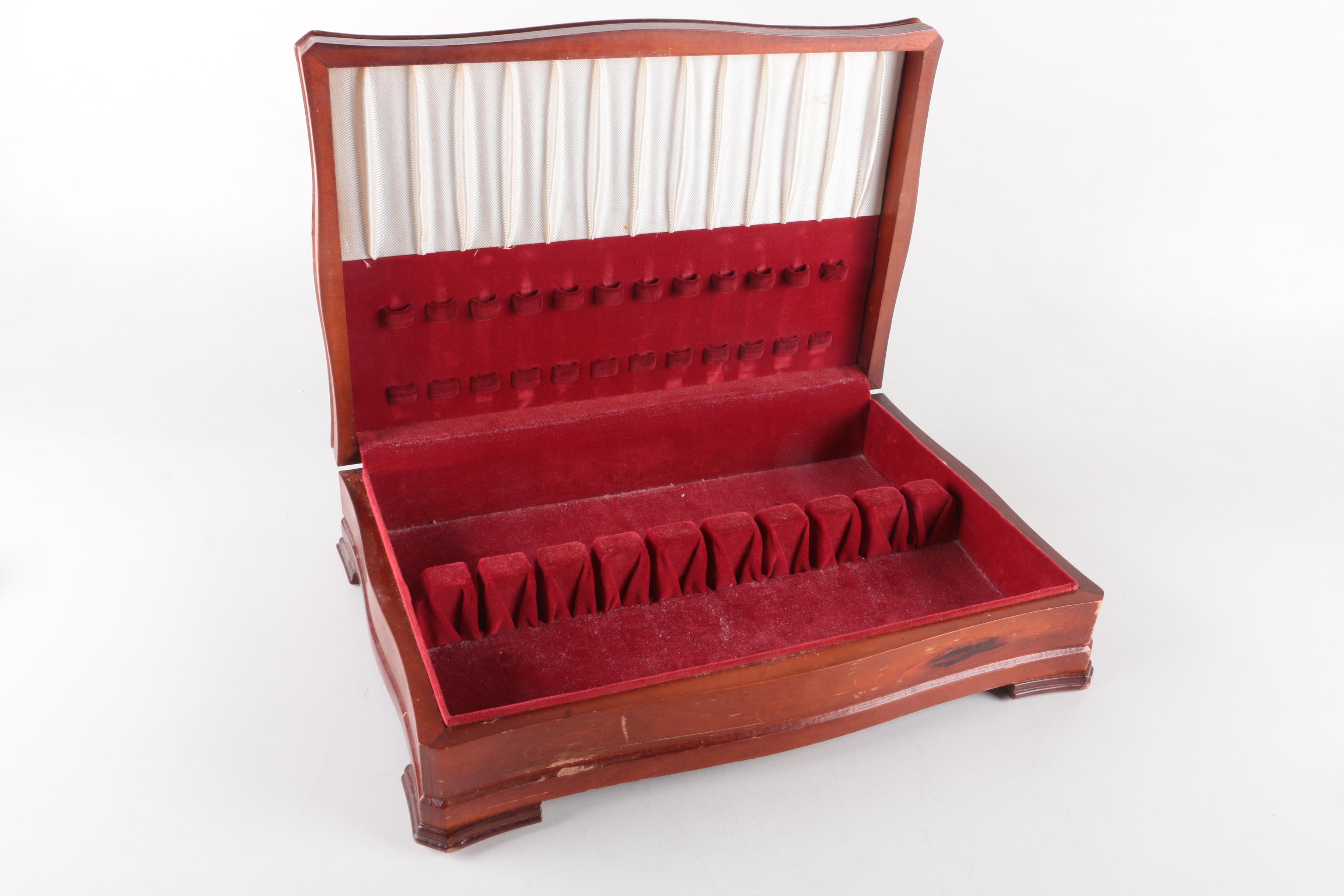 Oneida Community "Coronation" Silver-Plated Flatware Set