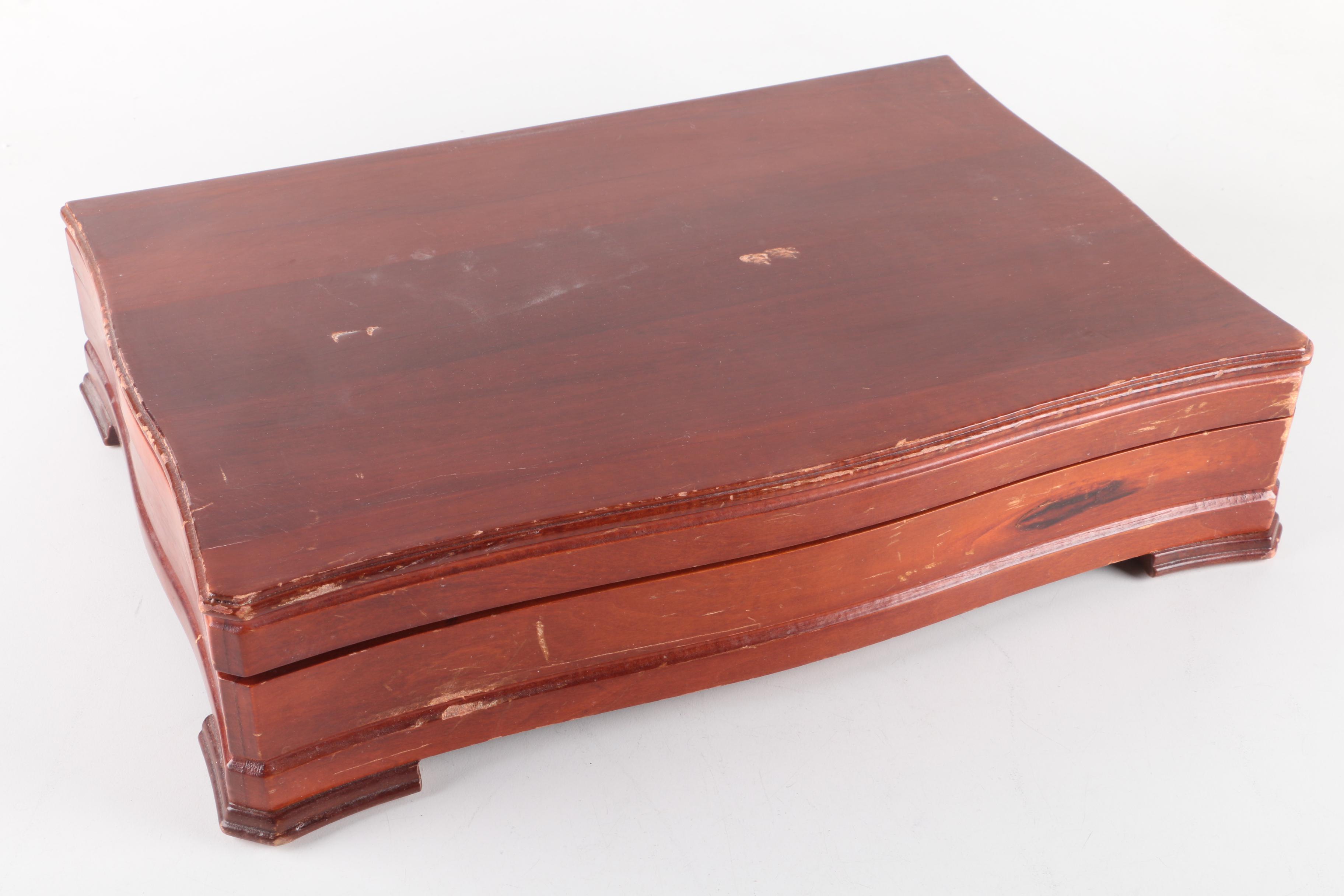 Oneida Community "Coronation" Silver-Plated Flatware Set