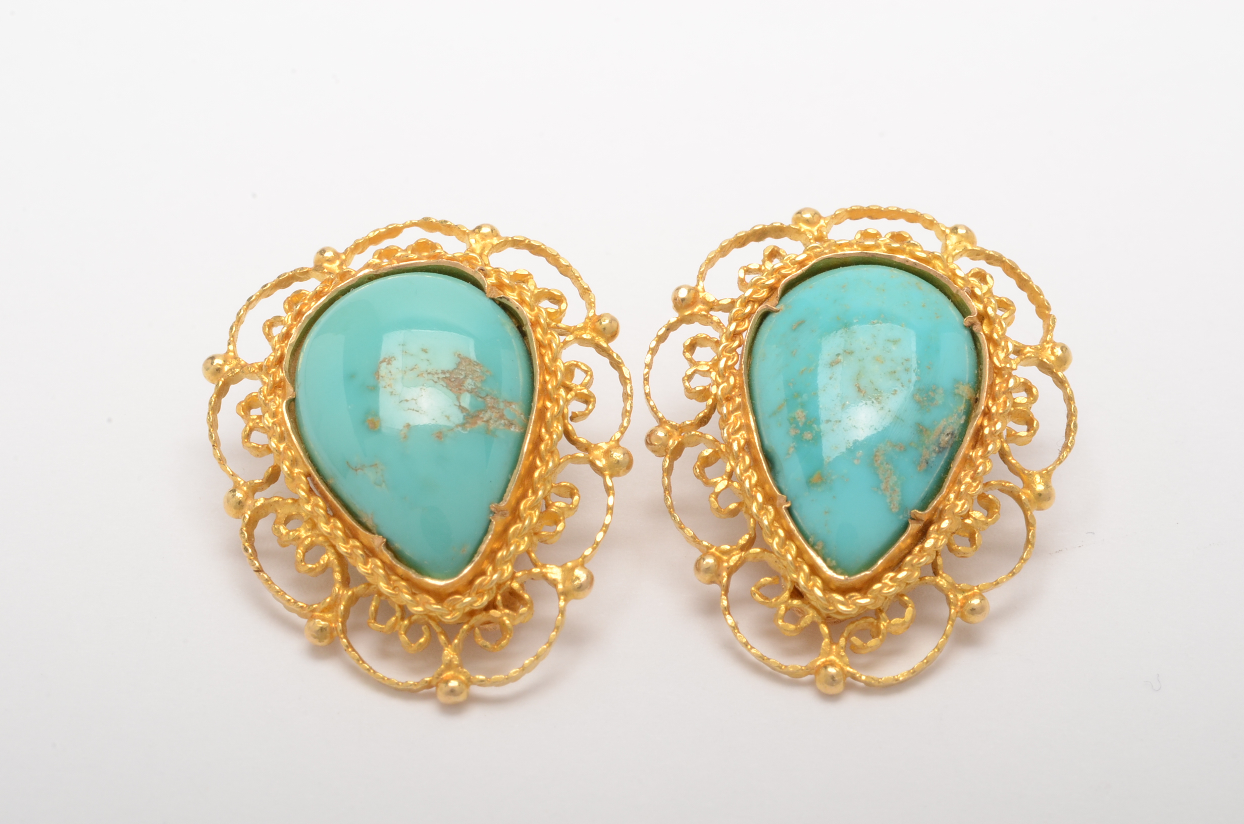 18K Yellow Gold Turquoise Clip Earrings