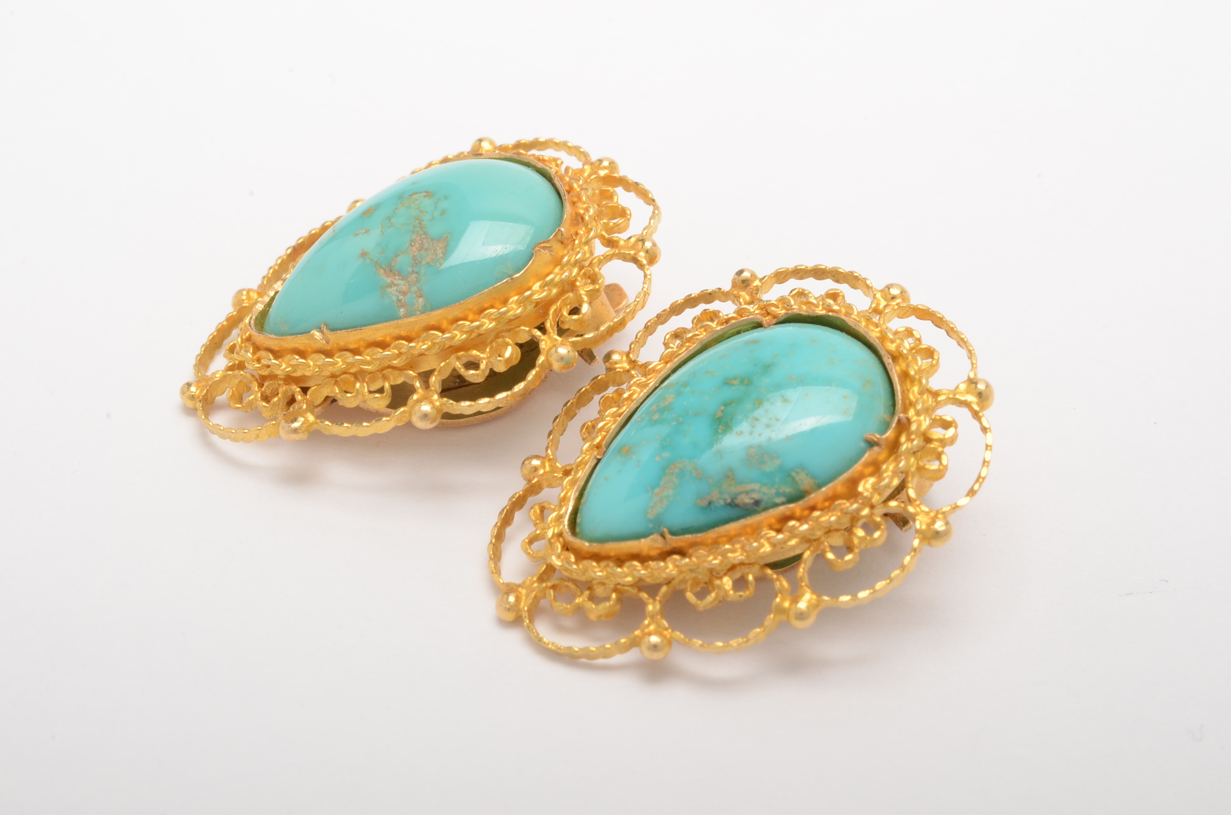 18K Yellow Gold Turquoise Clip Earrings