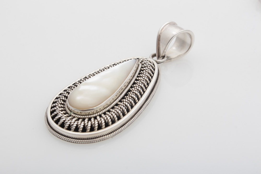 Suarti Bali Sterling Silver Mother of Pearl Pendants and Ring