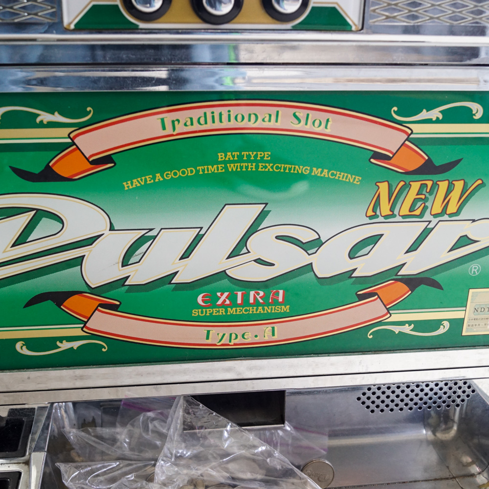 "Pulsar Extra" Slot Machine