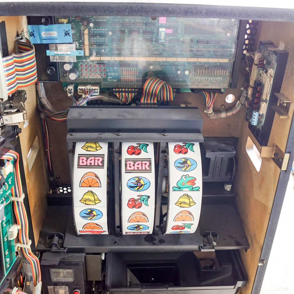 "Pulsar Extra" Slot Machine