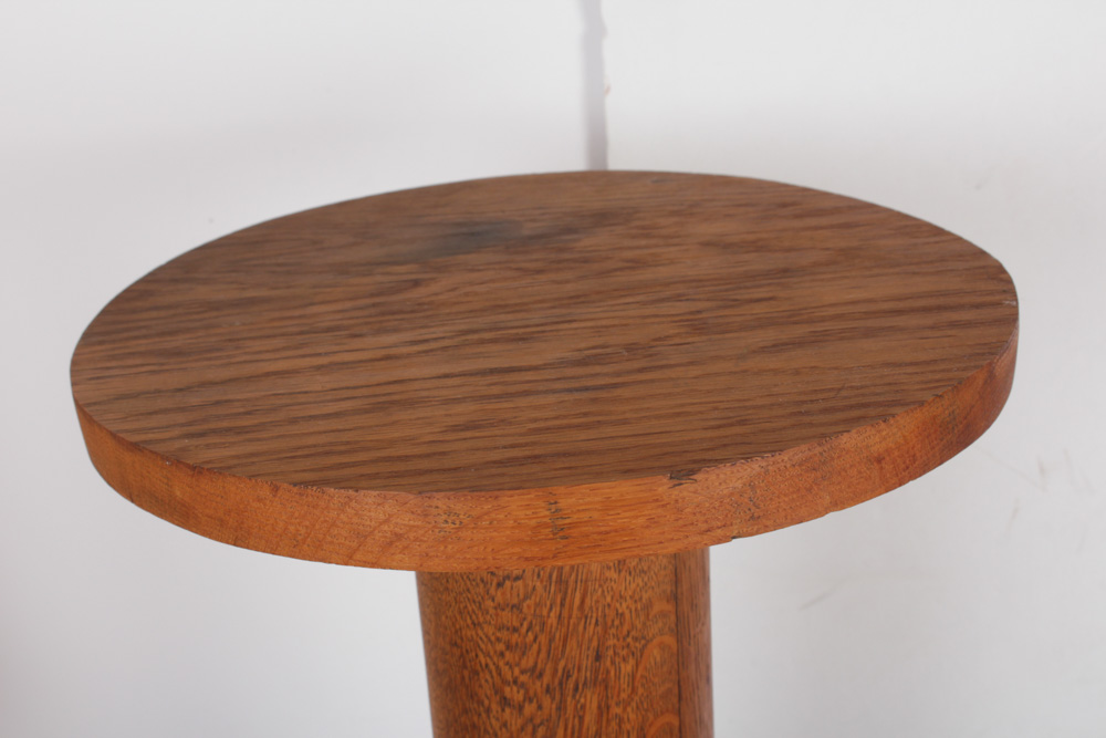 Vintage Belmont Model 7D22 Radio and Oak Pedestal Plant Stand