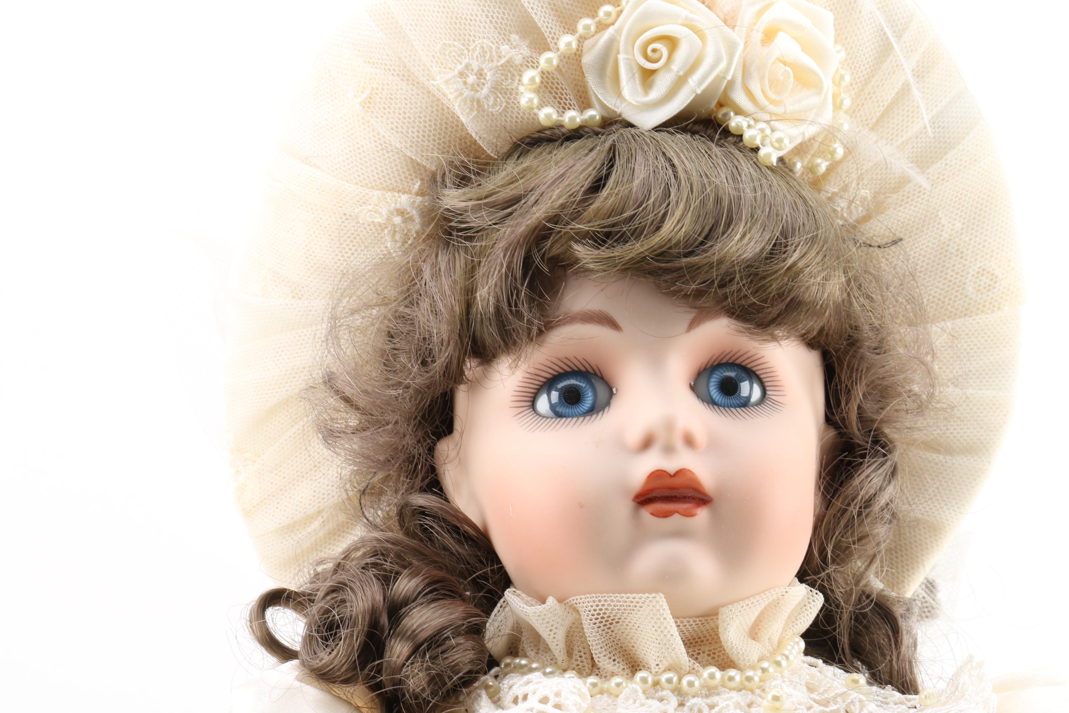 Franklin Heirloom "Bébé Bru Victorian Bride" Porcelain Doll